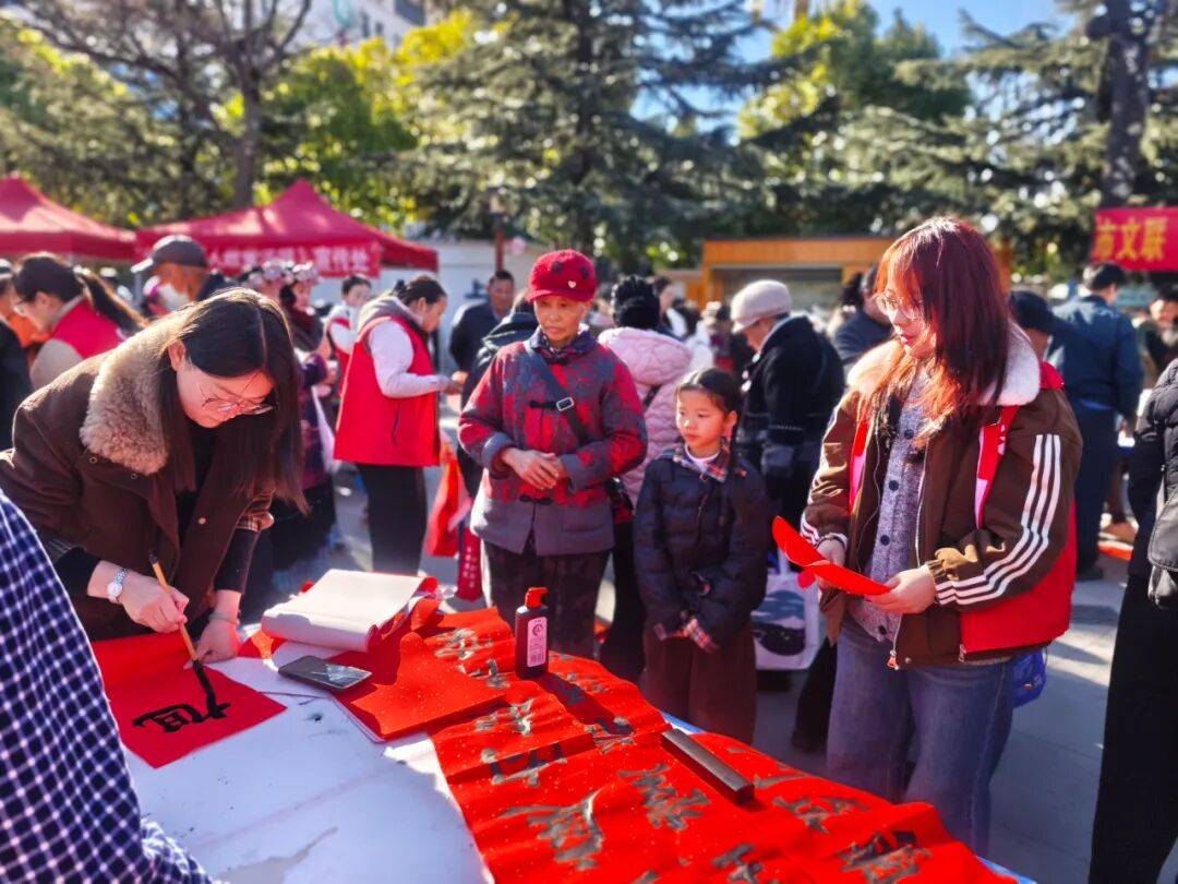 【普法强基】“法治年货”赶场送福 平安年味浸润古城